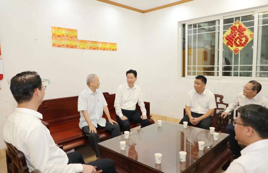 陈少荣到南雄市开展"七一"走访慰问