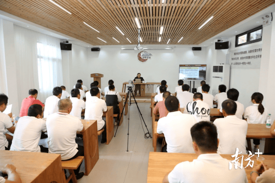 皮皮虾：澳门传真内部绝密传真资料-软通教育分别与北京城市学院、迅腾集团签署合作协议