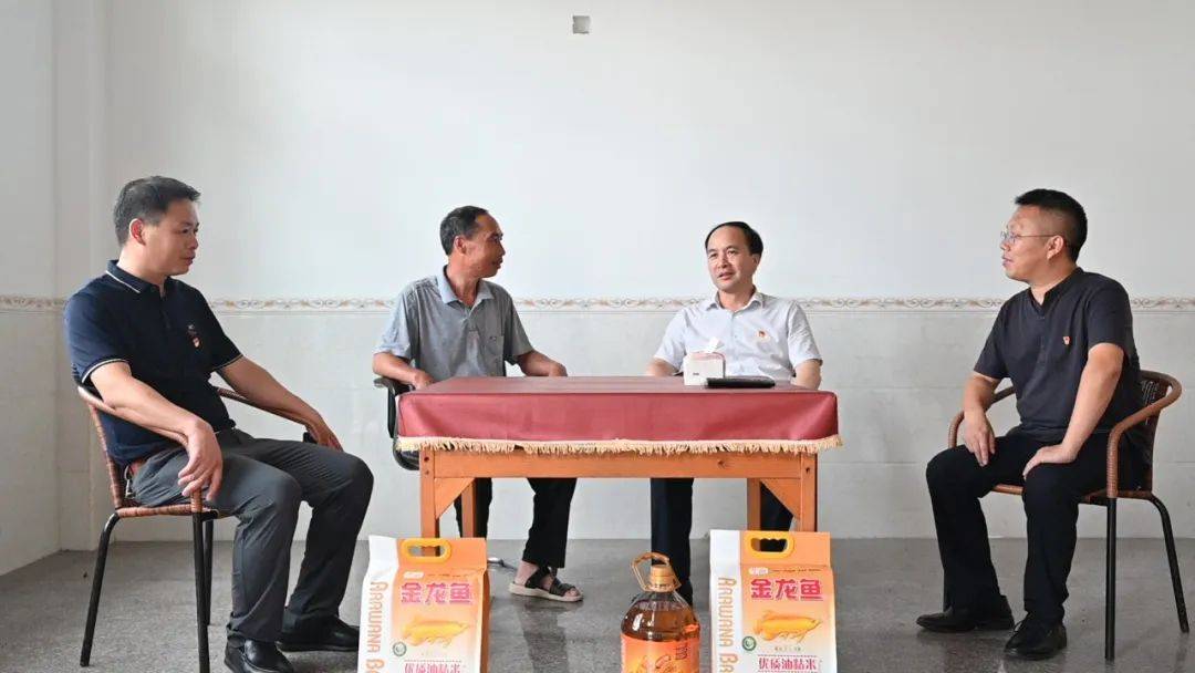 暖人心,传党情!县领导开展"七一"走访慰问活动