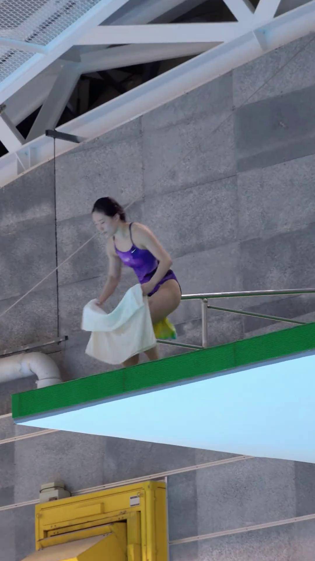 亚运10米跳台运动员在练习中 大长腿 泳装比基尼 女子跳水 美女运动员