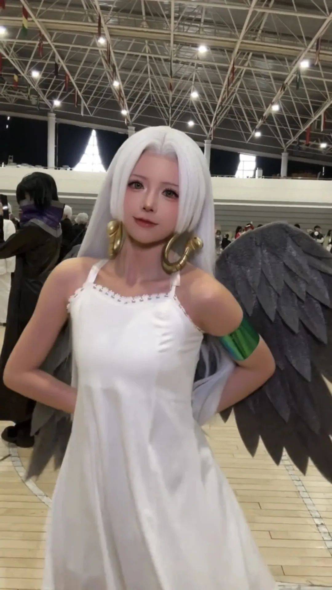 海贼王:炽天使版女帝cos,真的好可爱呀