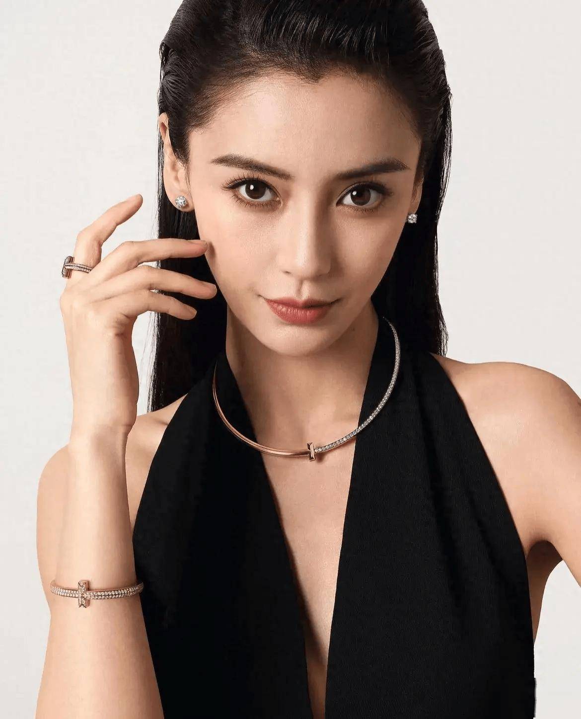 被跑男打码,沦落到直播间蹭热度,她被娱乐圈遗忘是早晚的事