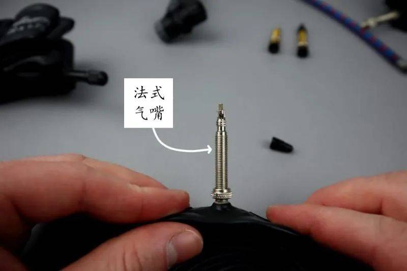 美式气嘴杆– 内壁有螺纹可以让气门芯旋入其中