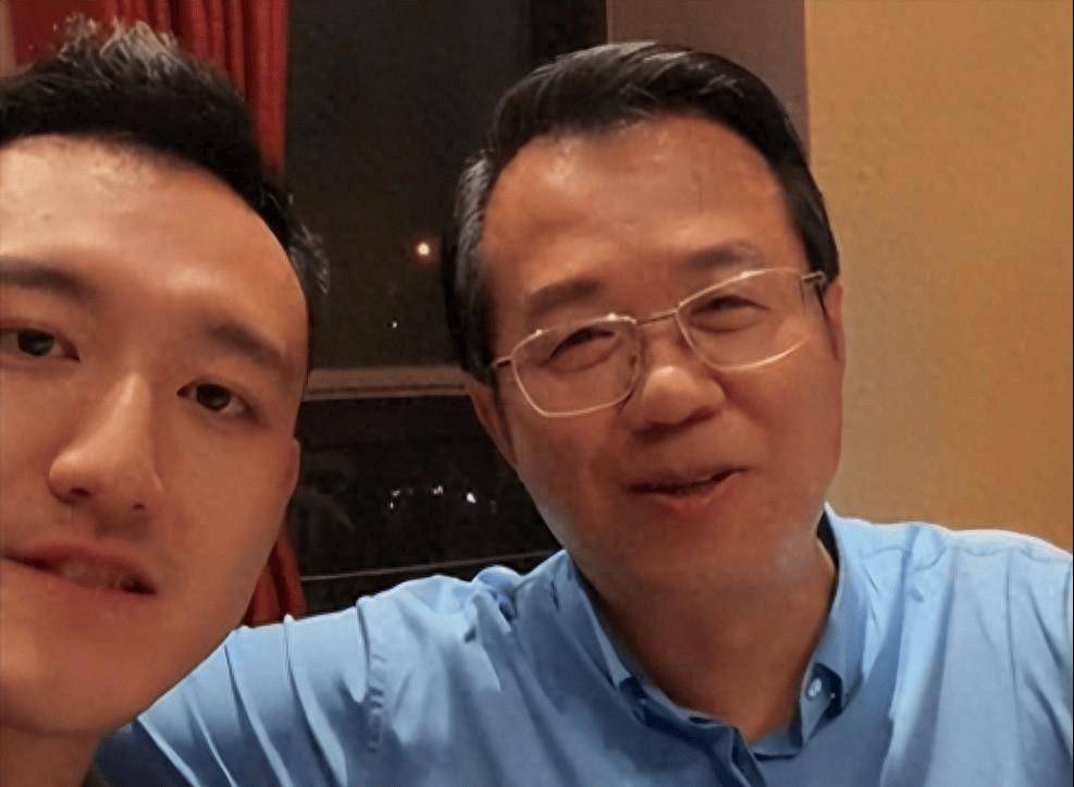 "娱乐第一狗仔"卓伟爆出的惊天大瓜,个个轰动,次次实锤