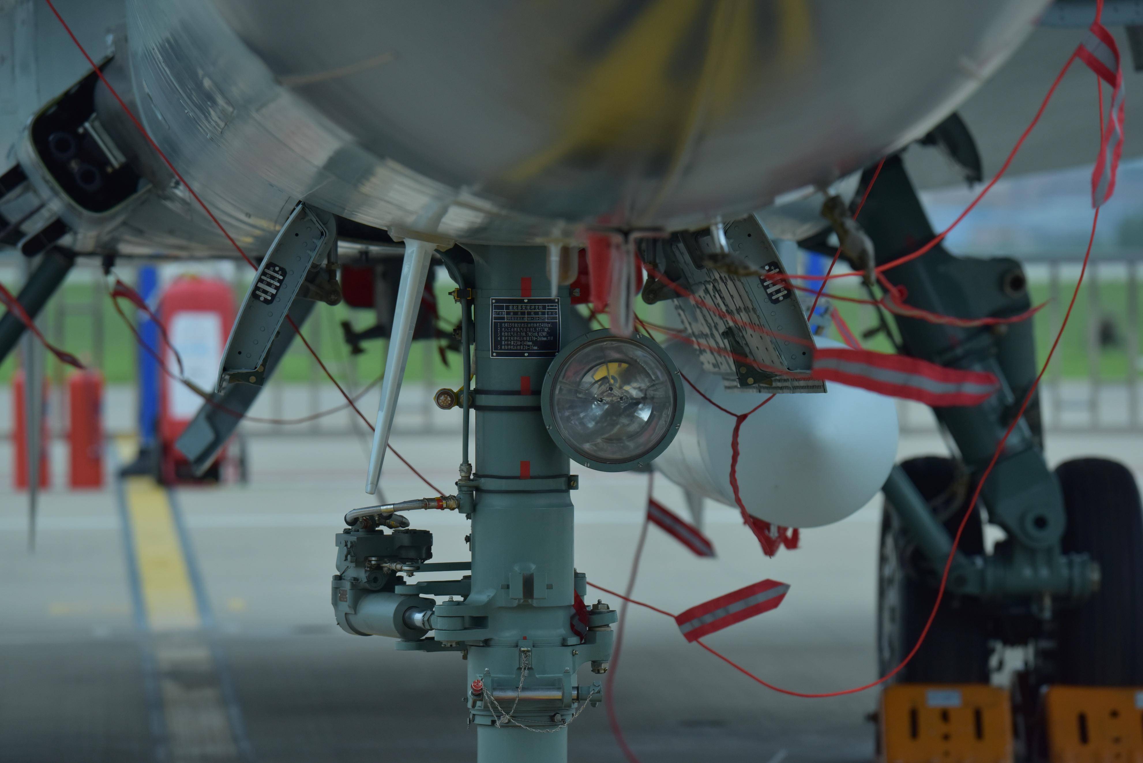 西安特产"歼轰-7"飞豹战斗轰炸机