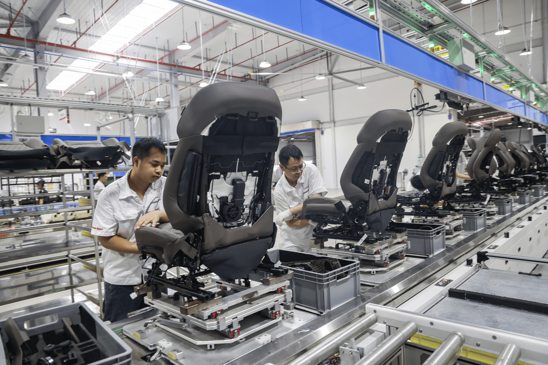 比亚迪高档座椅是这样生产的