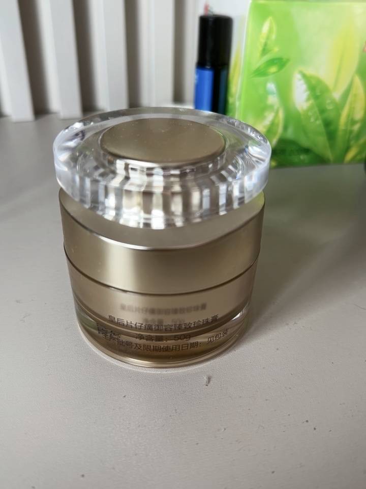 第八名:法尔曼面霜法尔曼面霜的保湿效果真的很棒,使用后皮肤瞬间变得