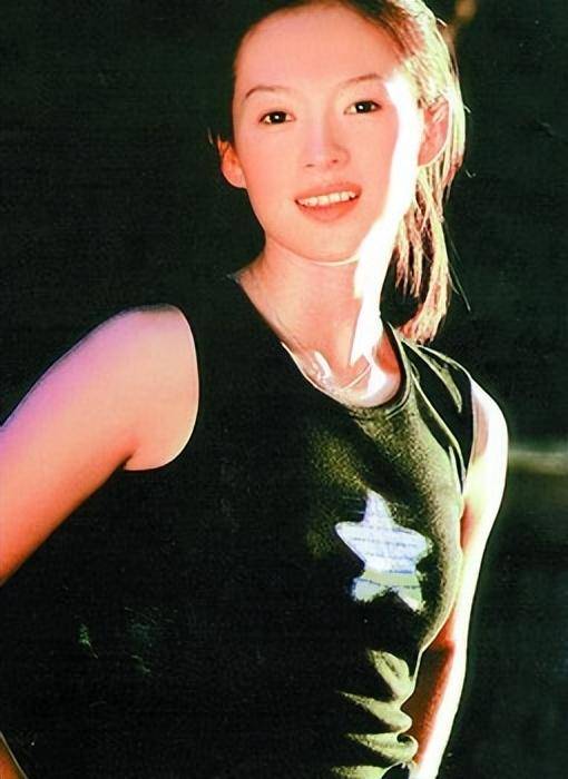 17岁章子怡大学时光惊艳瞬间,清纯玉女形象令人心醉神迷!