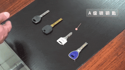 看完赶快检查自家门锁_窃贼_防盗_窗户