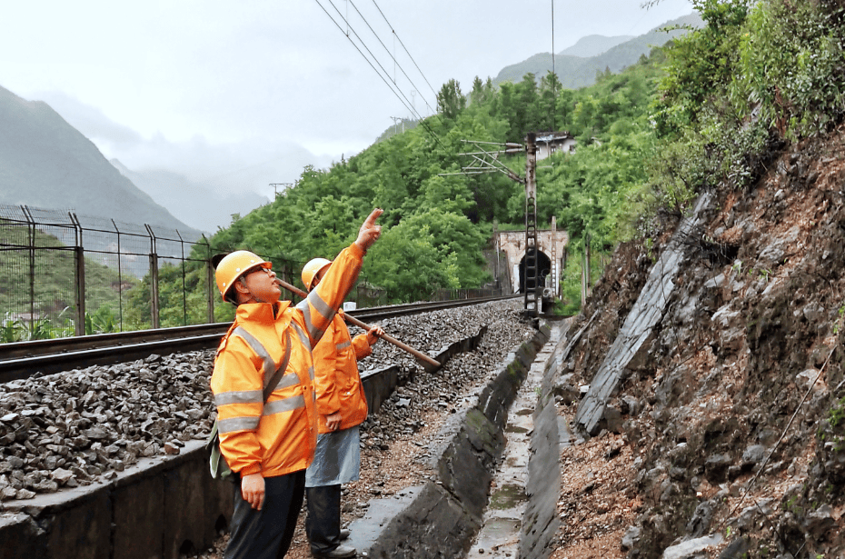 秦巴山区铁路防洪 闻"汛"而动_工程_安康工务段_隐患
