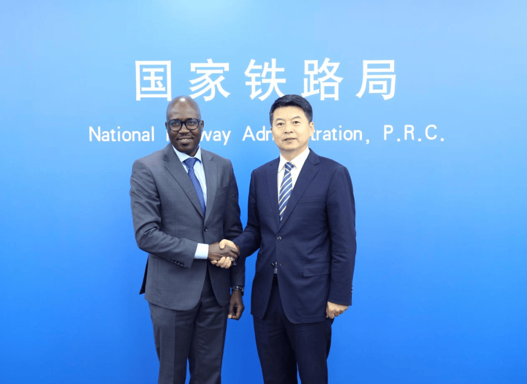 费东斌局长会见肯尼亚外交部常务副部长辛欧埃一行