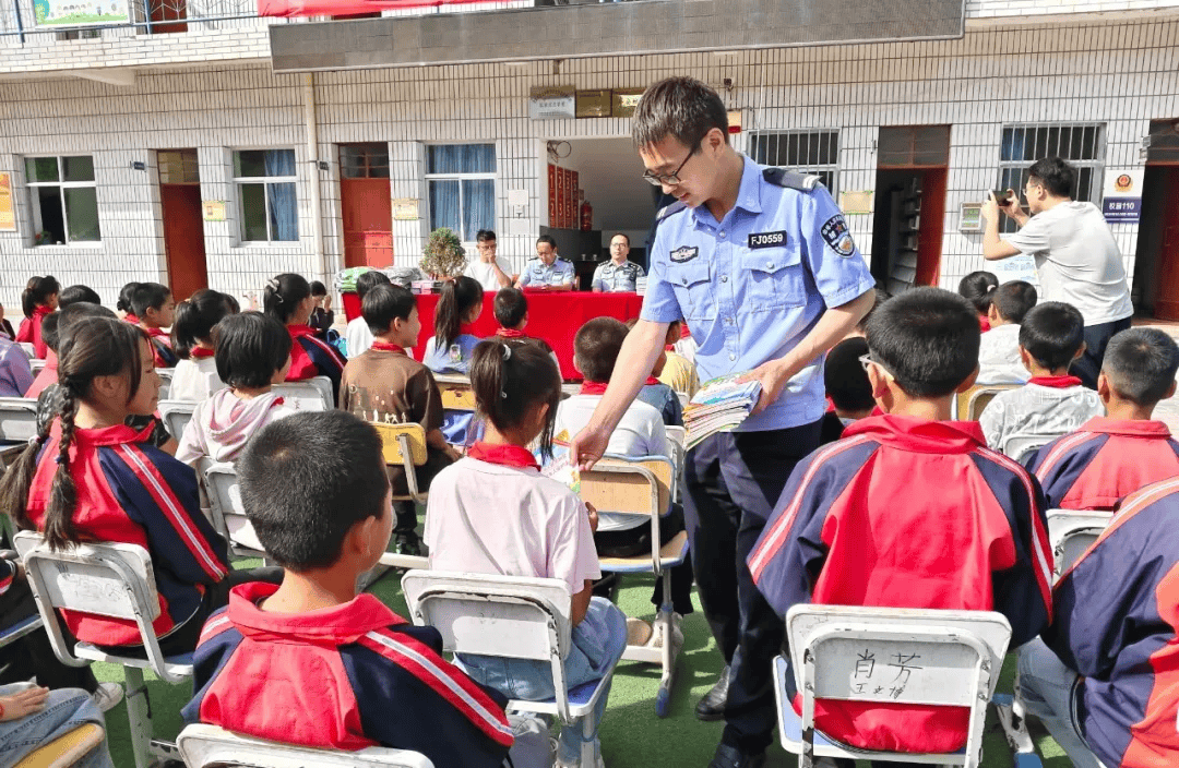 安定区:多举措推动"法律进校园 暑期护安全"活动走深走实