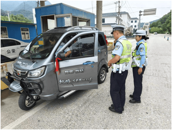 康县公安交警持续集中开展电动三轮车、四轮车整治行动 电动车 车辆 道路