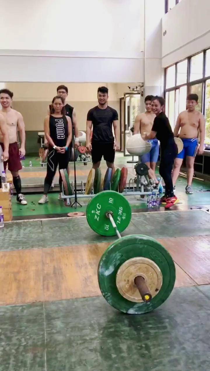 来来来,林小胖有点可爱呀!举重