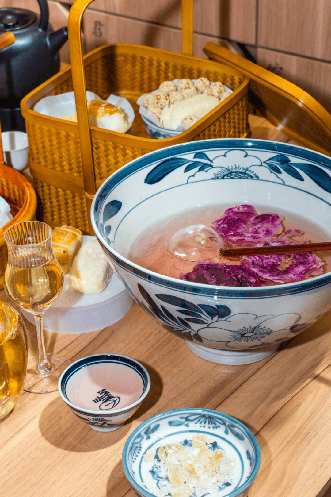 东方神韵与长安气象一杯清新的茶饮带你体会无限的惬意生活不论在室内