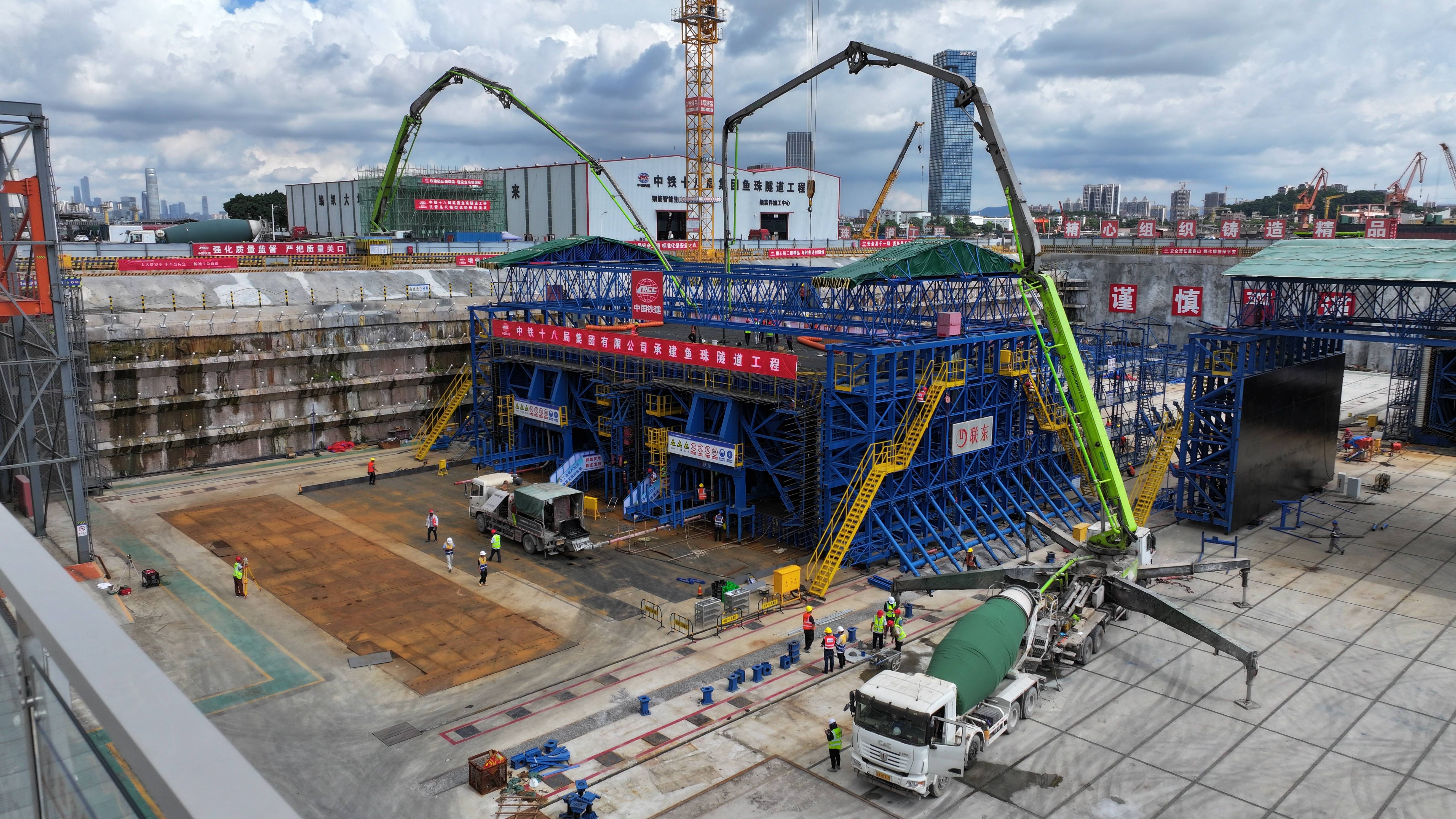 广州鱼珠隧道工程是华南地区在建最长,且两次下穿珠江的内河沉管隧道