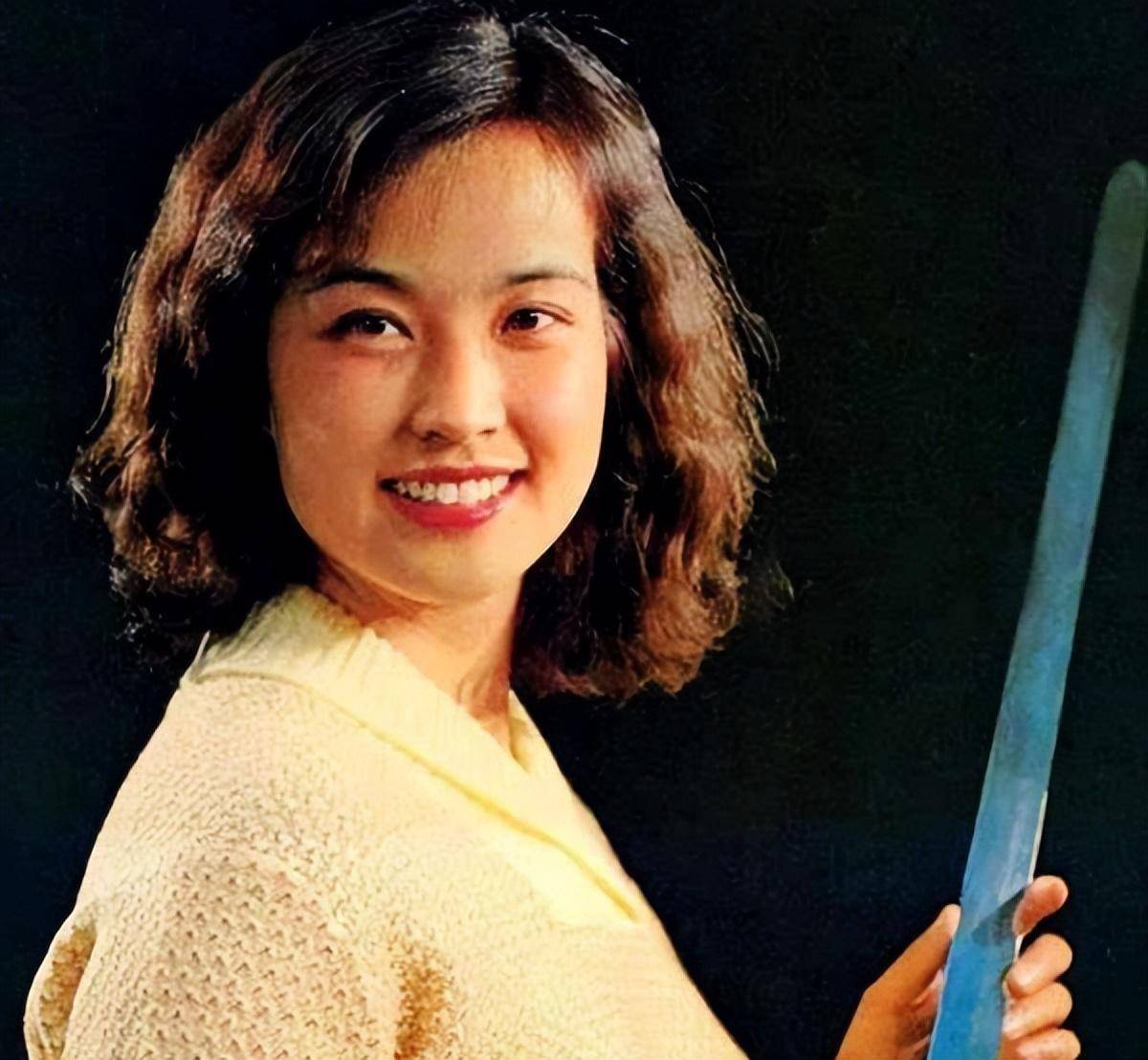 李岚虽有演话剧的经验,但也没与电影触电,她们在同一起跑线.
