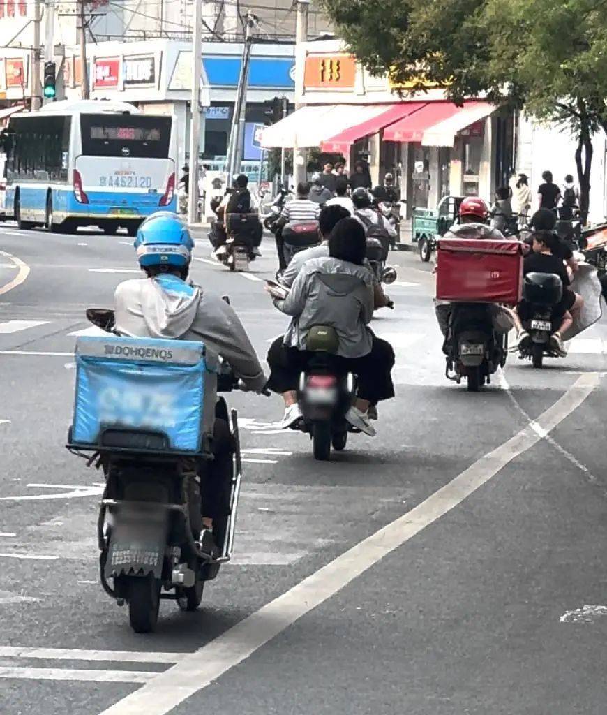 在北京,电动自行车闯灯逆行,真没办法吗?