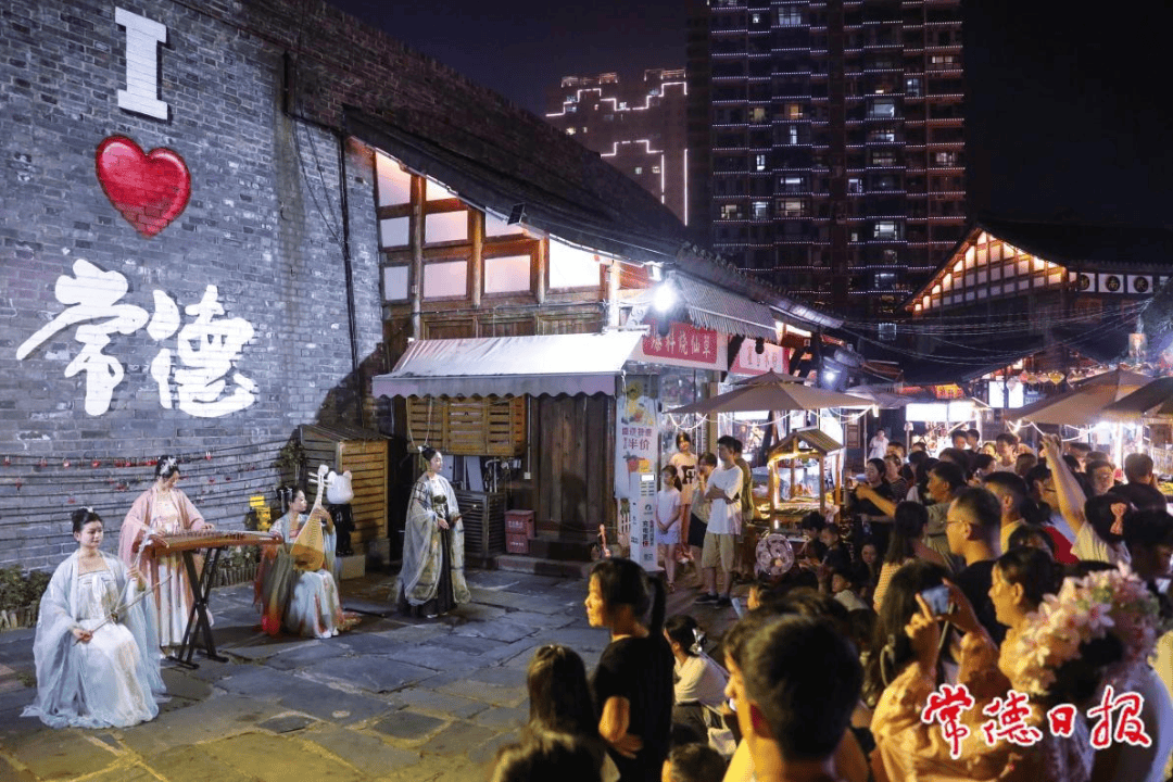 常德河街掀起国风民乐巡游热潮 市民游客收获特别惊喜