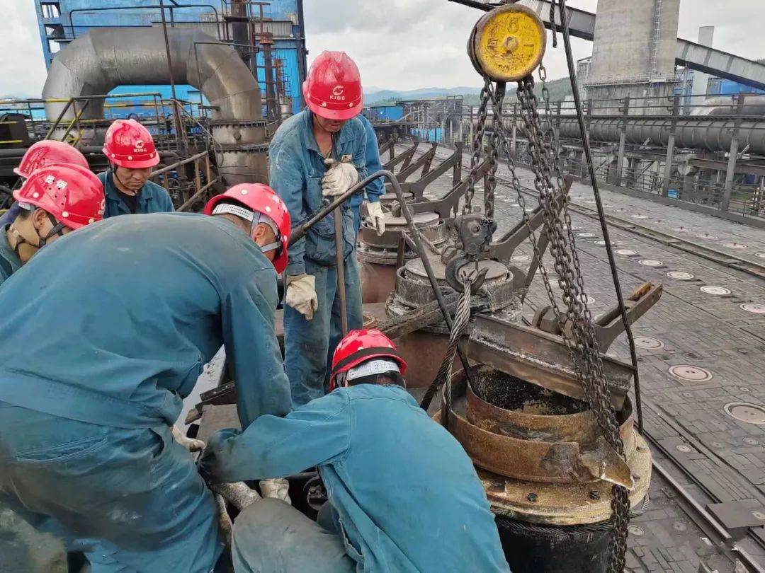 焦化炼焦车间顺利完成107#上升管及阀体自主更换工作