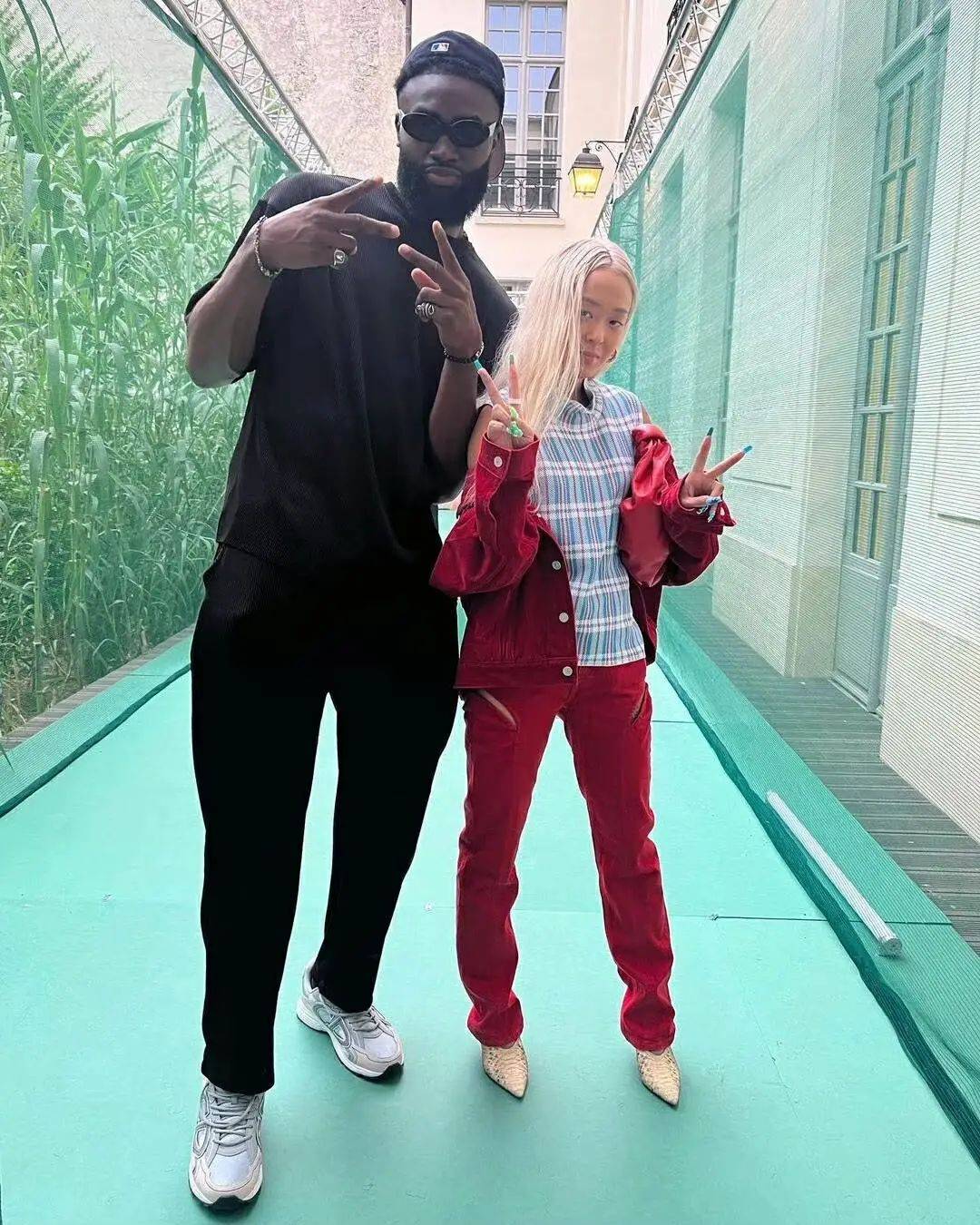 摊牌了,撕破脸了……_nike_杰伦·布朗_欧文