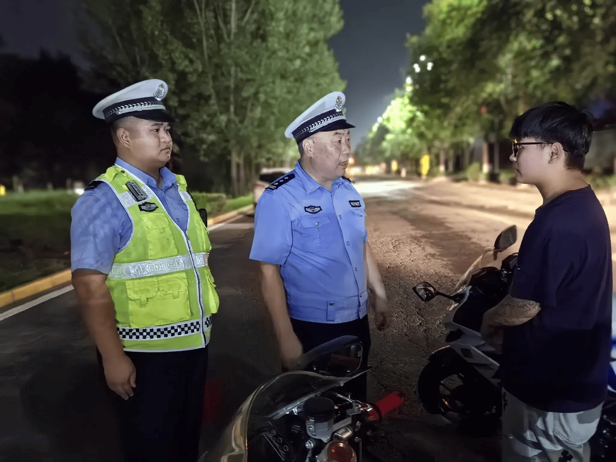 高新交警大队开展夏季交通违法行为整治行动