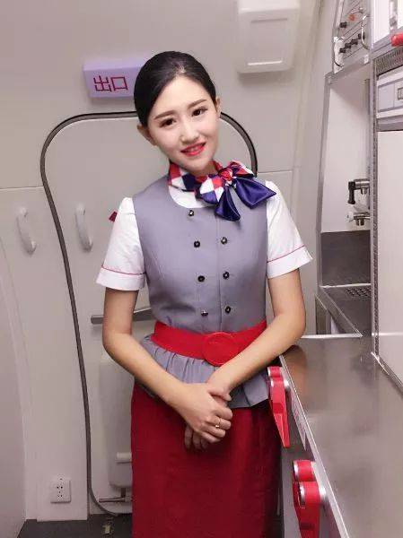 制服美女空姐短裙图片