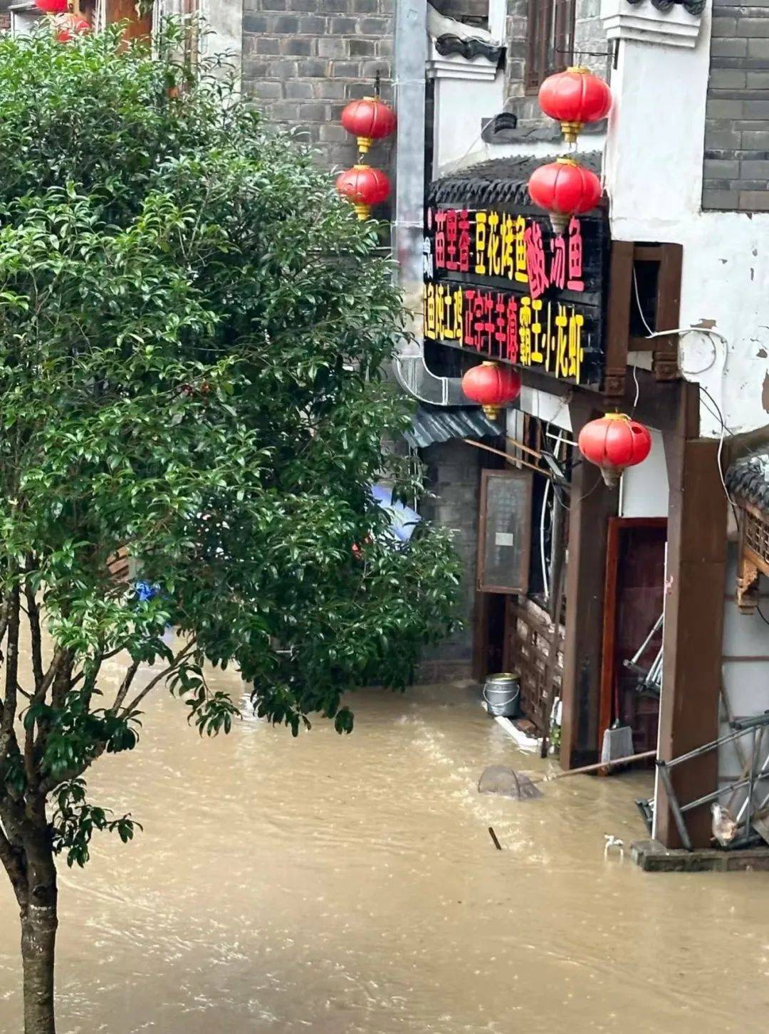 毕节暴雨洪灾图片