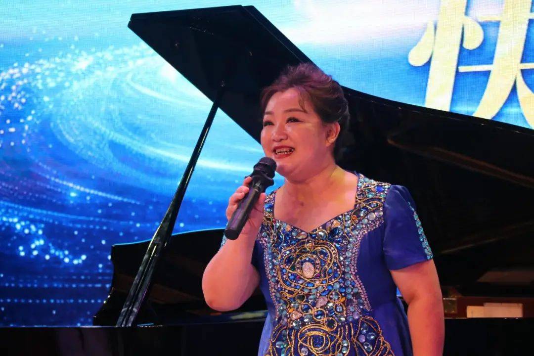 女高音歌唱家石泉演唱《亲吻祖国》石泉,杨文良演唱《共筑中国梦》