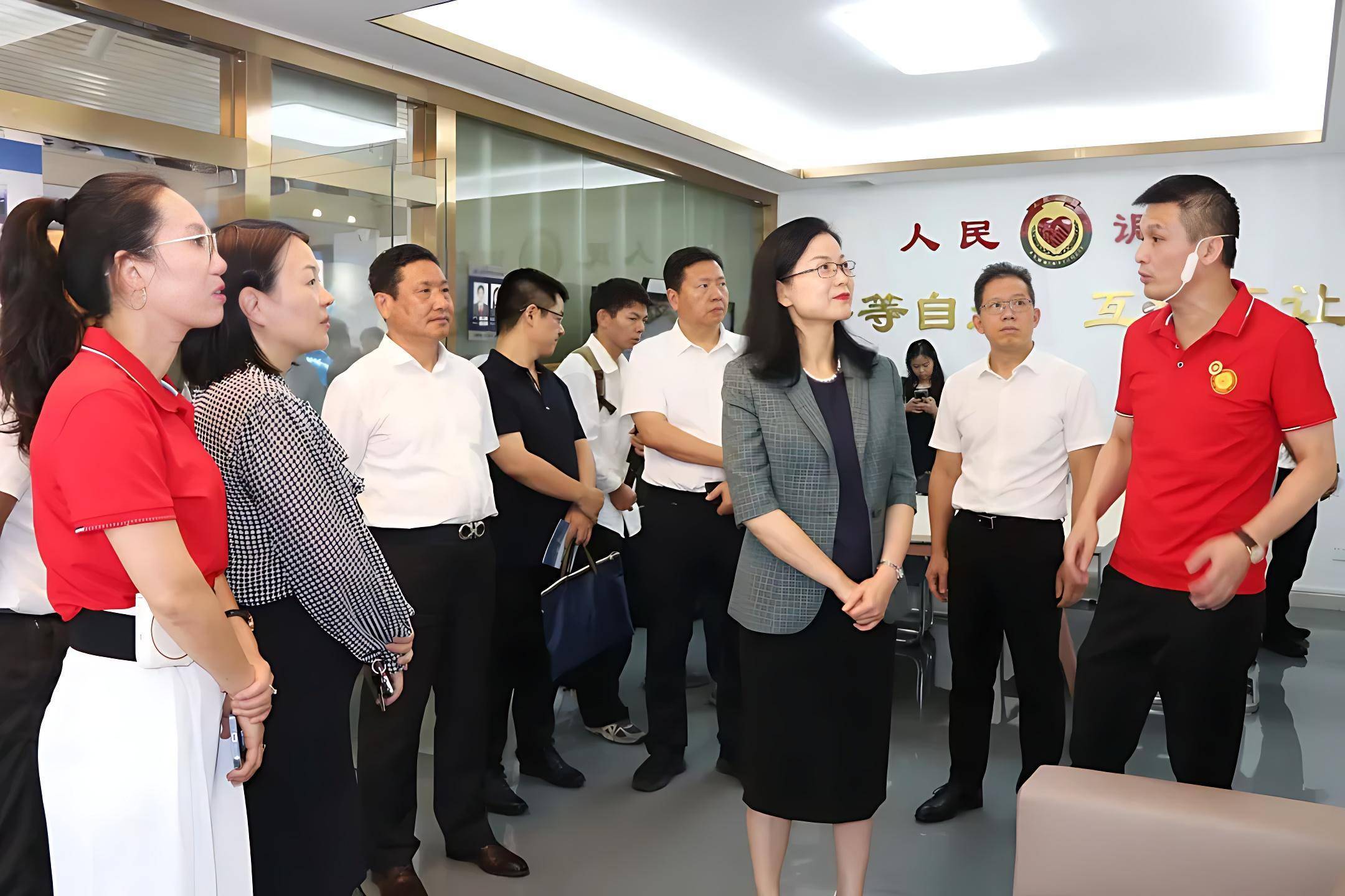 深圳市工商联组织代表团到坪地街道参观交流_深圳市委_企业_冠旭