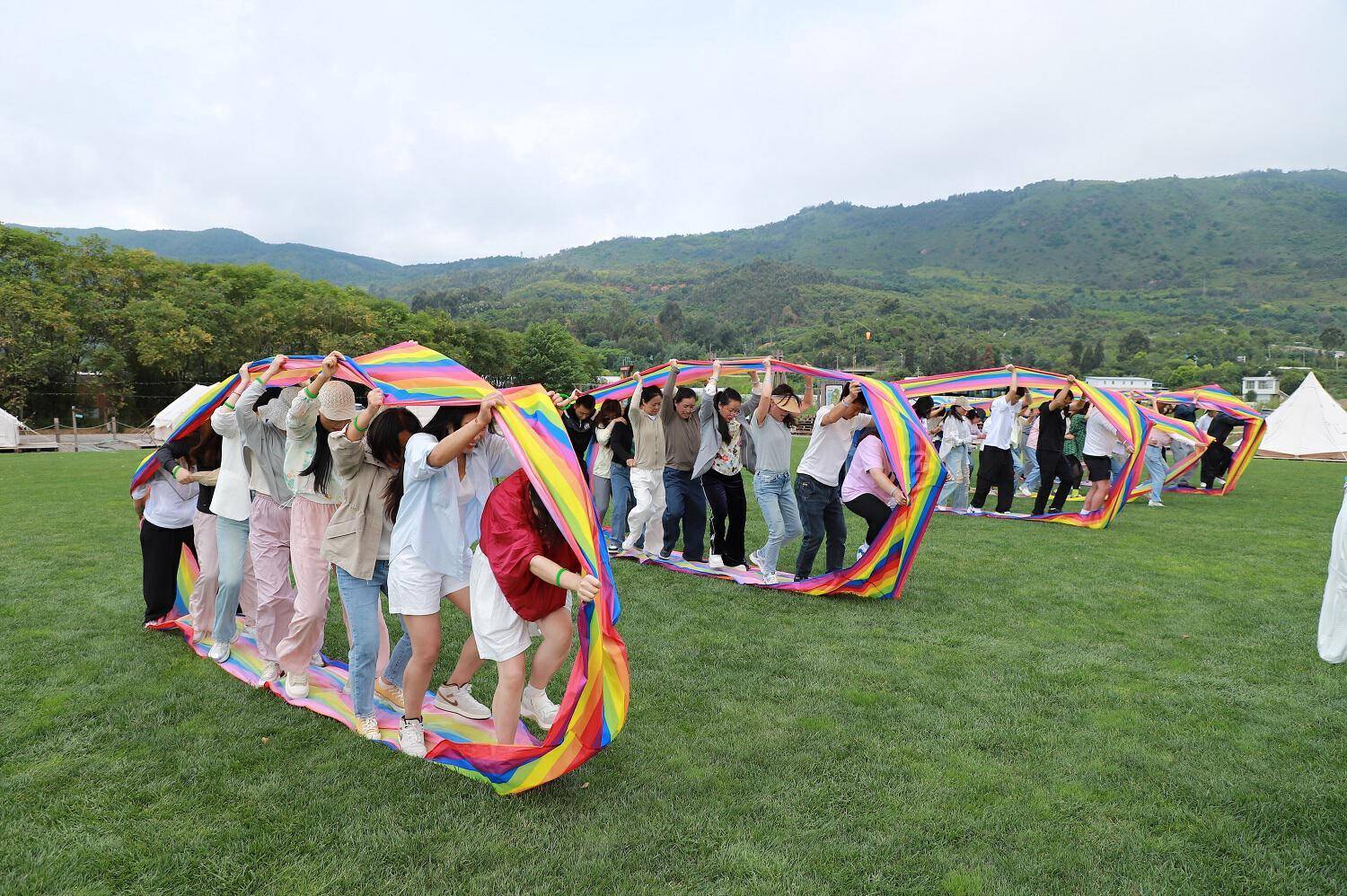 杨家中心学校开展暑期教师心理团建活动