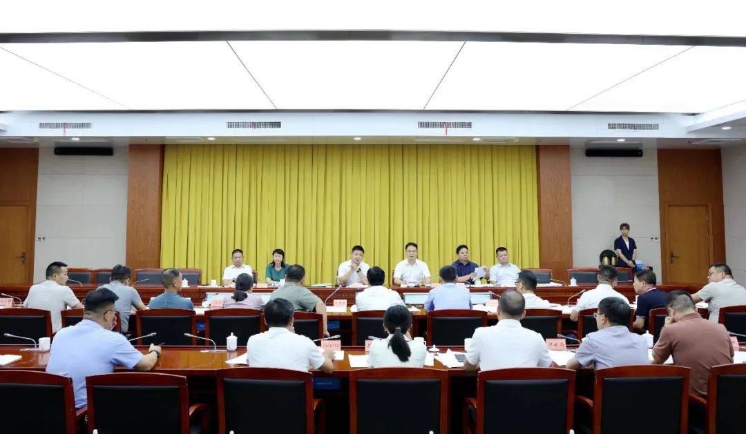胡勇春在交通提级大会战专题工作会议上强调 开足马力冲刺 凝聚合力