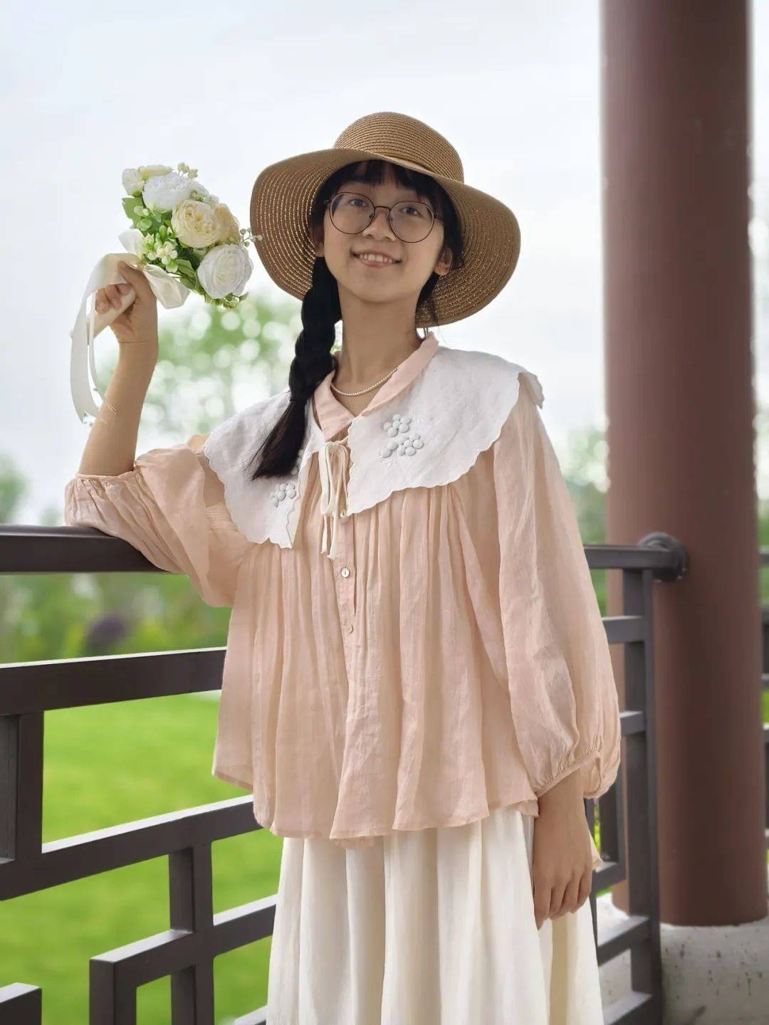 在校期间,曾获浙江省优秀毕业生,校三好学生等称号,全国田家炳杯教学