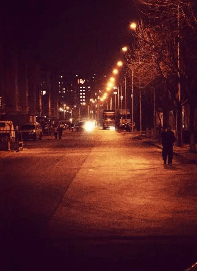 小巷夜景 灯光图片