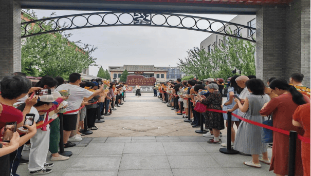 带领党员干部走出校园,参观宋庆龄故居,学习了解宋庆龄同志生平事迹