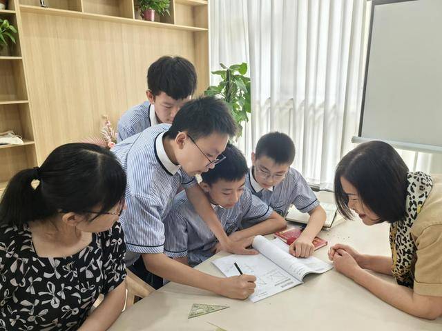 暑假"不打烊" 高新区东城逸家中学"学生成长共同体"进行时