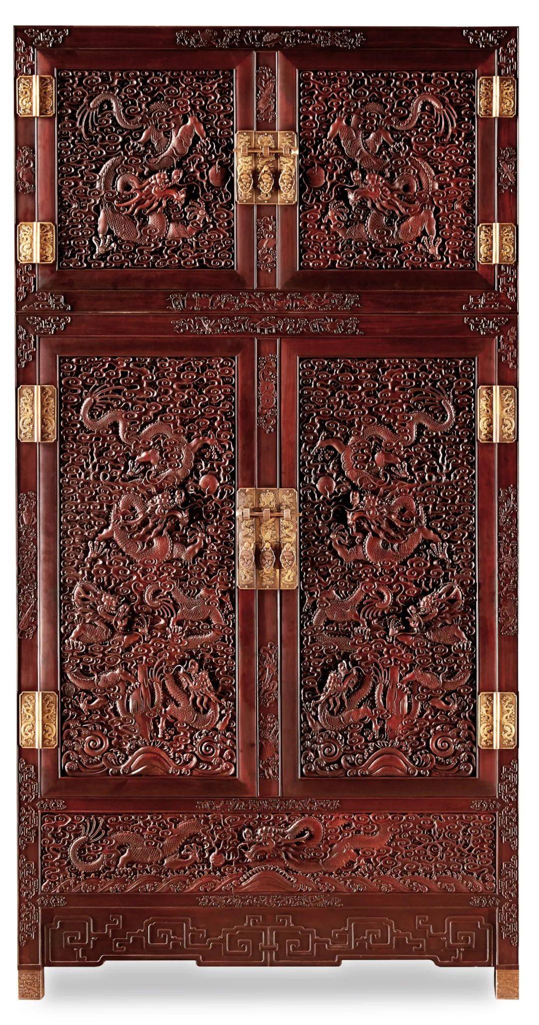 中心)红酸枝五斗柜(供图/黄福忠)大红酸枝竹节官帽椅三件套(供图/陈俊