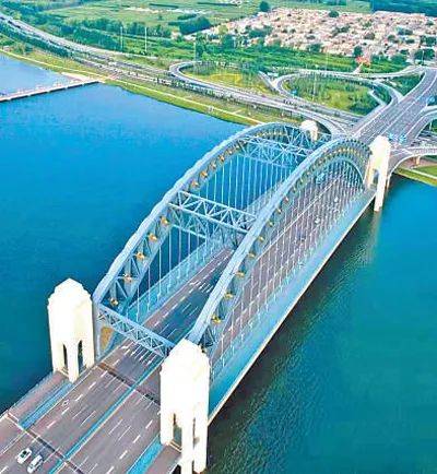 昭君黄河特大桥连通内蒙古自治区包头市和