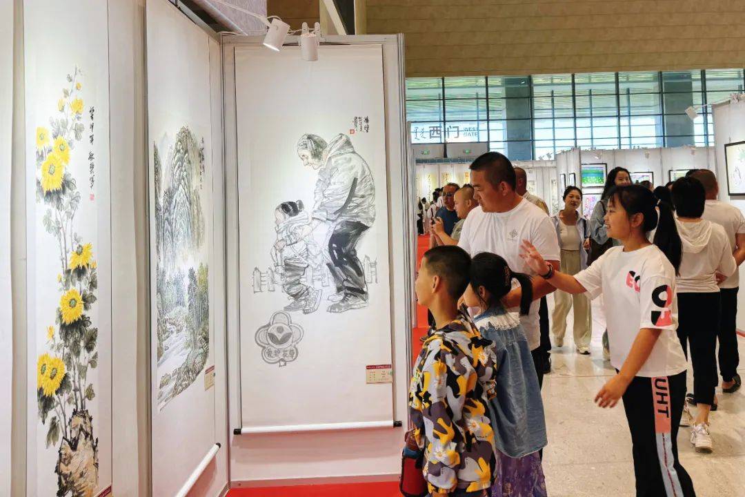 不容错过 | 集宁地区书画摄影艺术作品展开幕