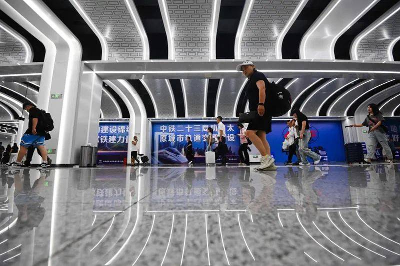 太原地铁1号线太原南站东广场站开放