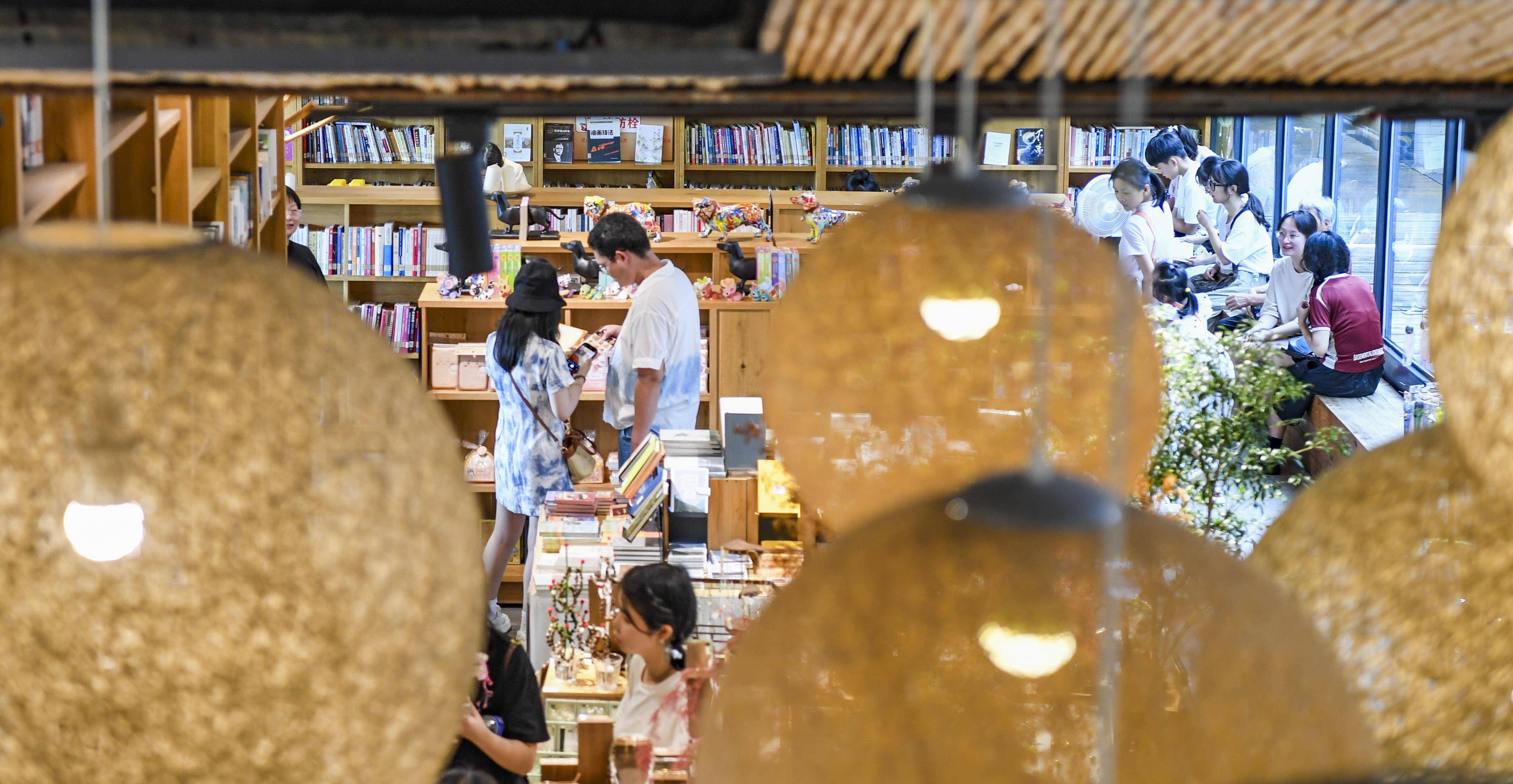 🌸证券日报网 【2024年香港正版资料费大全】_【这个城市有点潮】敦煌：似梦不是梦 走进丝路的时空“秘境”