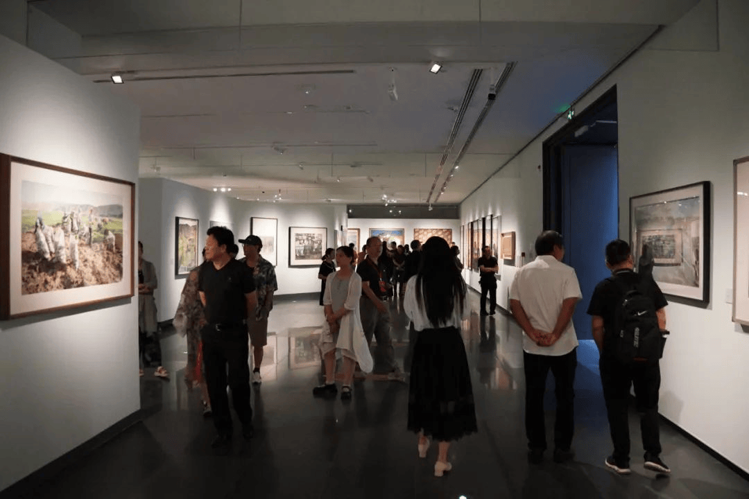 艺术播报 | 全国美展壁画展开幕、第19届威尼斯建筑双年展中国馆征集中、雅昌艺术网发布重要声明、比尔·维奥拉去世