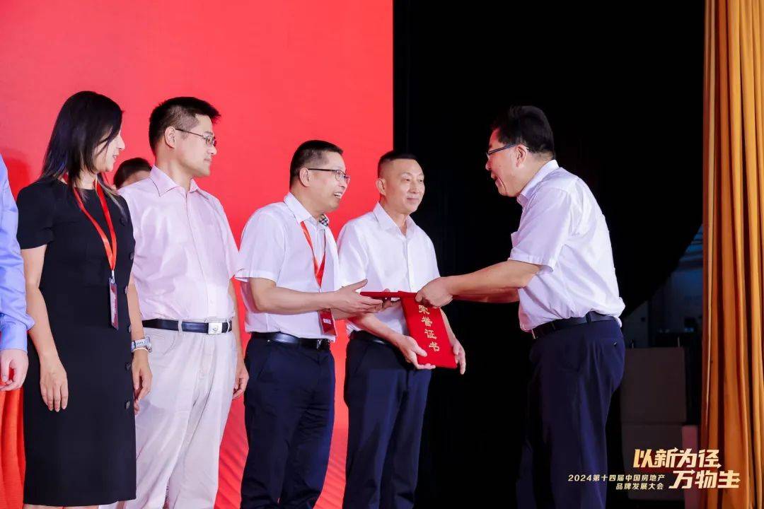 15:50肆言堂——城市森林间的有氧漫谈主 持:姚长盛著名财经主持人