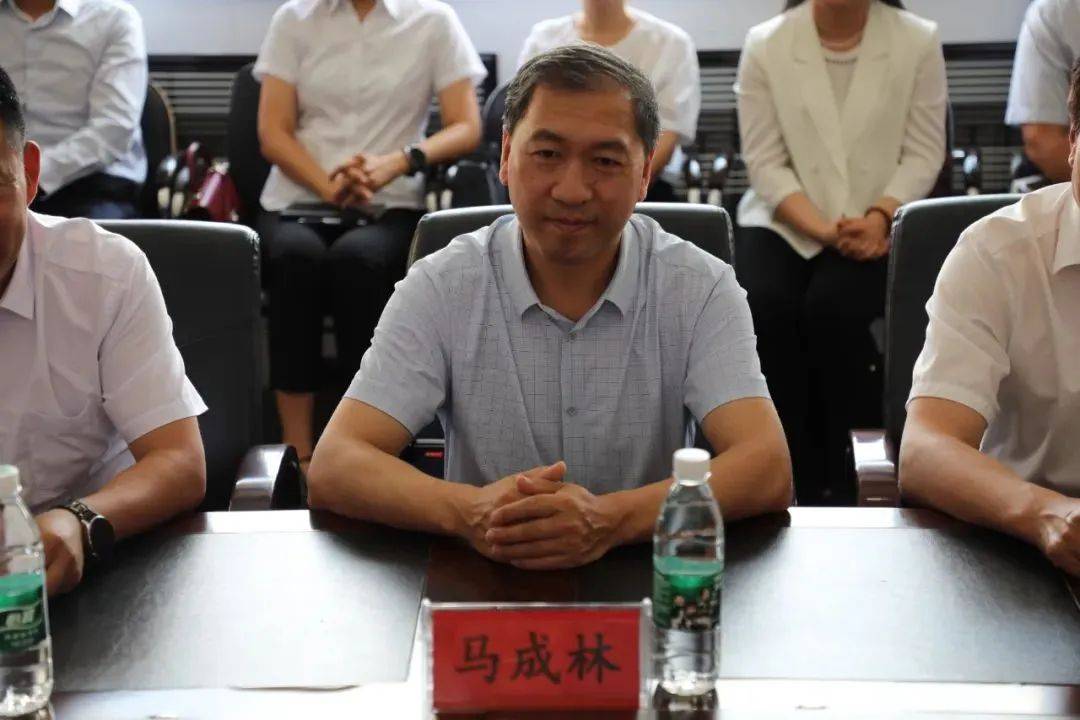 思并进谱华章——东北师大附中"1 n深耕计划"送教活动走进伊春市一中