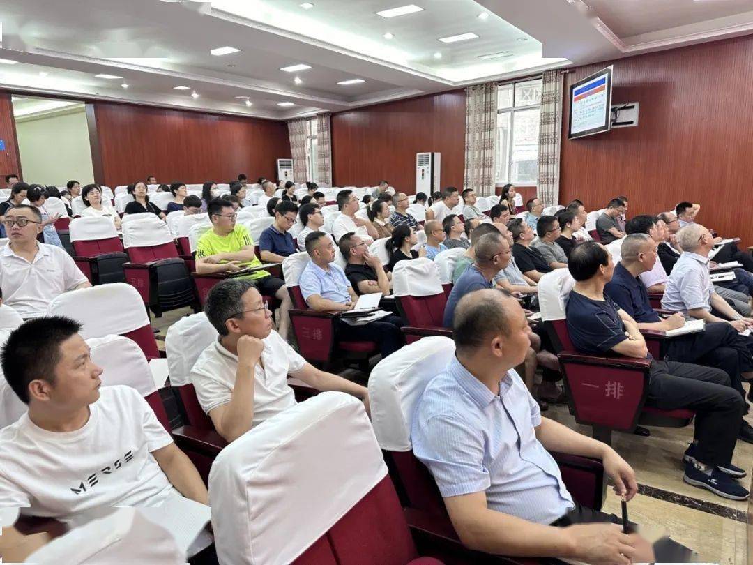 南部中学开展高三教师暑期业务培训
