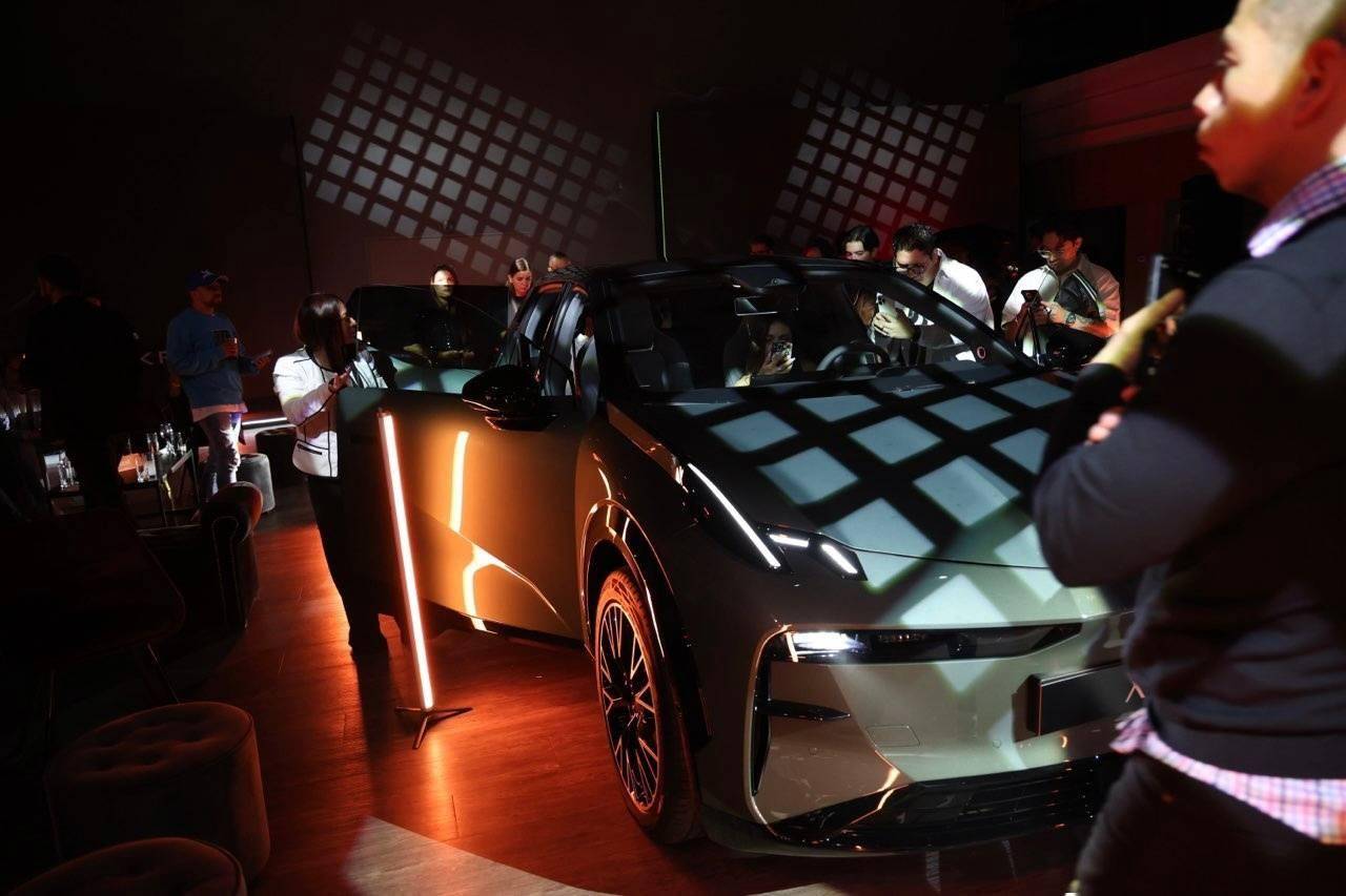 极氪001 / X 在墨西哥上市，今年底将进入全球50 个国家和地区