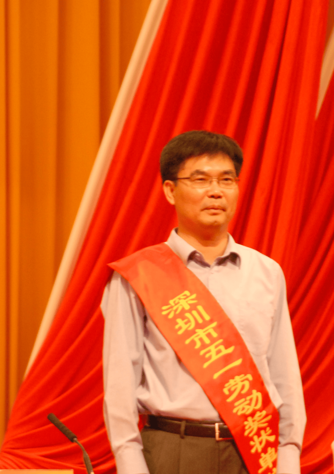他是校长的“导师”!40年,他把两所学校做成了全国特色示范校 | 人物_教育_布吉_发展