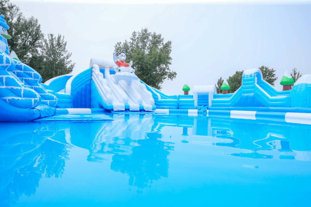 7月13日,湿地公园内的水上乐园激情开业,这也是公园今夏推出的主打