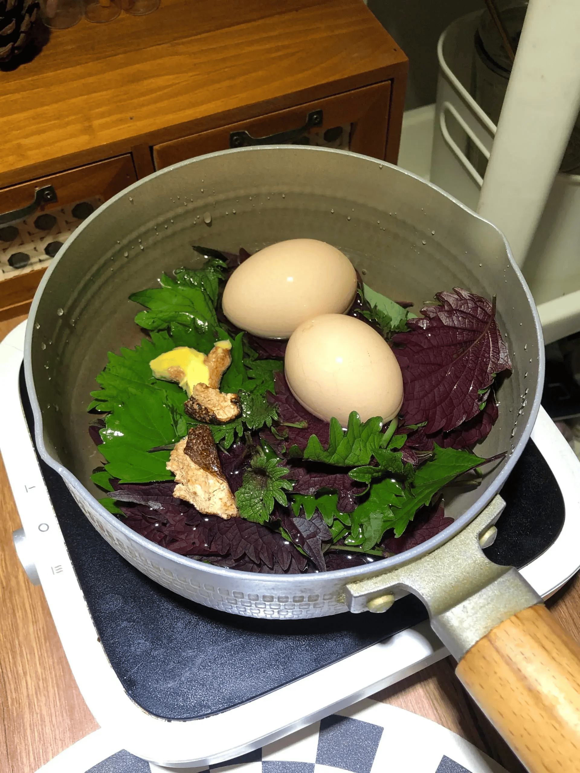 连续吃了两周紫苏煮鸡蛋,整个人都舒服了.