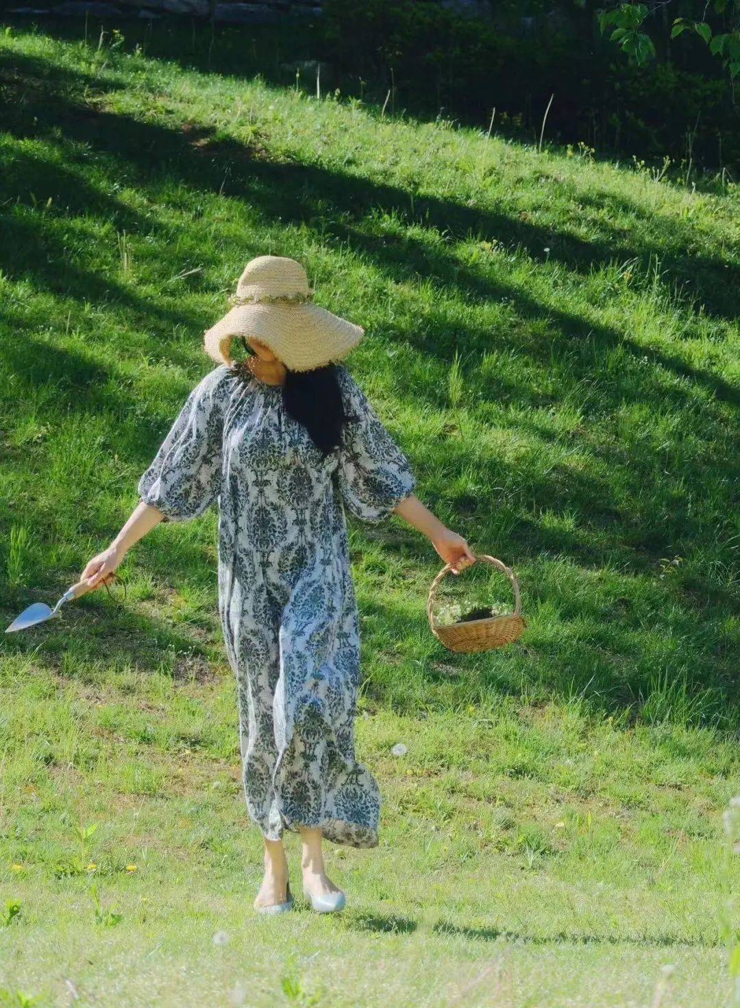 随便配双鞋子都很美,特别显高显瘦.非常古典气质,复古又时尚.